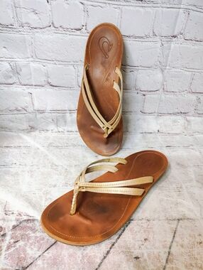 OluKai Ui  Women's Gold Leather Toe Post Women's Sandals 10